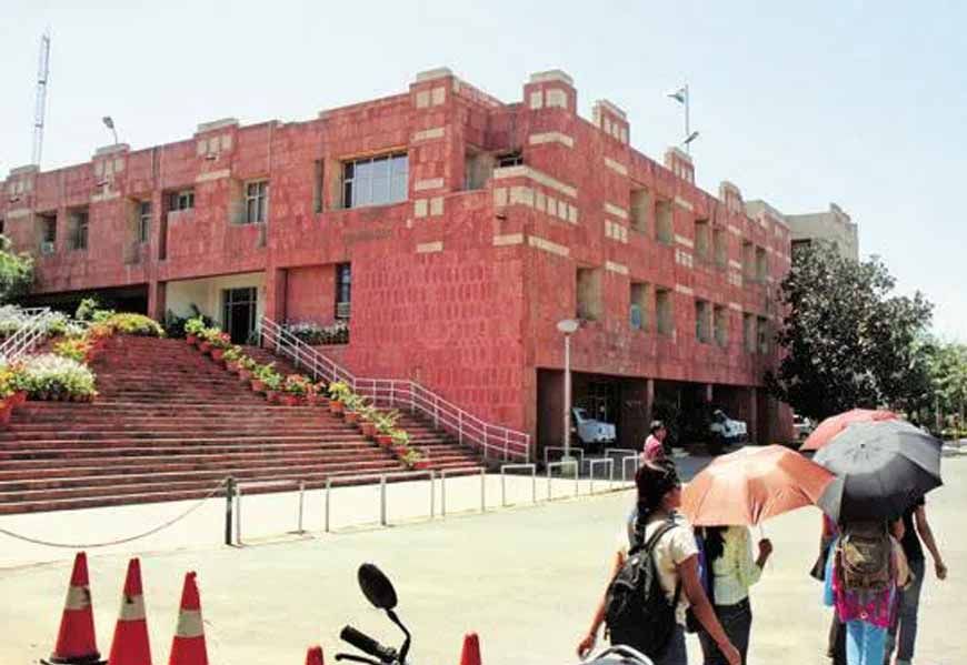 JNU में हड़ताल का असर: पदाधिकारियों को एक साल के लिए बाहर किया गया, वापस लेने की उठी मांग