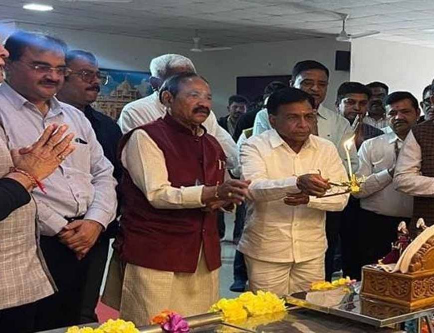 अक्षरधाम मंदिर में उप मुख्यमंत्री श्री देवड़ा ने की नागरिकों की सुख-समृद्धि के लिये प्रार्थना