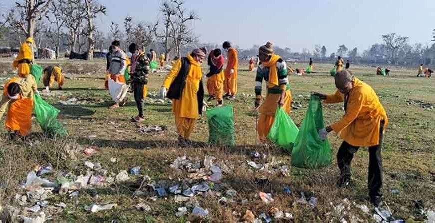 शांतिकुंज का कदम: हरिद्वार पंतद्वीप में जुटे साधक, बड़े पैमाने पर सफाई अभियान
