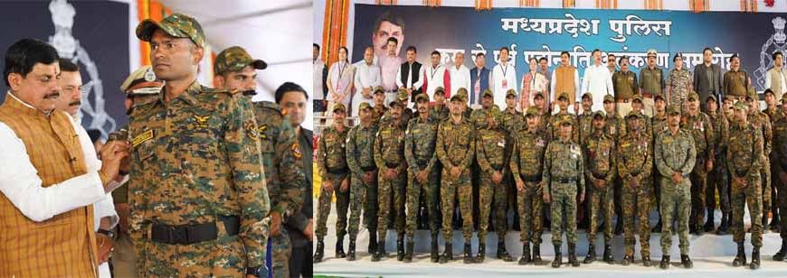 मुख्यमंत्री डॉ मोहन यादव नक्सली मुठभेड़ में अदम्य साहस दिखाने वाले 60 जवानों को क्रम  से पूर्व पदोन्नति देने के लिए कार्यक्रम में पहुंचे।