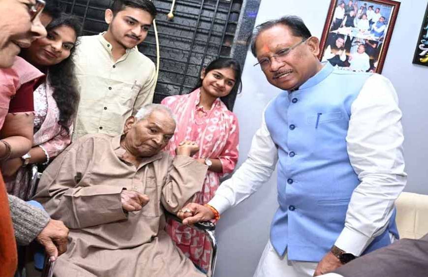 गौरेला में मीसाबंदियों का सम्मान, सीएम साय बोले– लोकतंत्र की रक्षा में निभाई ऐतिहासिक भूमिका