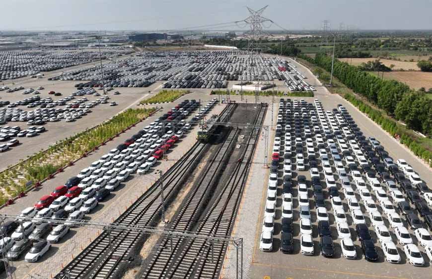 सड़क से रेल तक: मारुति ने बनाया नया कीर्तिमान!