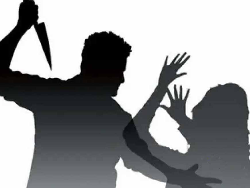 मामूली झगड़े ने लिया खौफनाक मोड़: पत्नी को चाकू से गोदा, मृत समझकर फरार हुआ पति