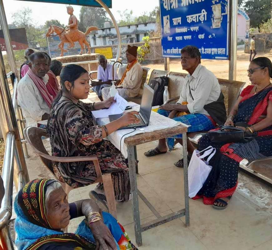 जिले के अंतिम छोर बोड़ेगाँव पहुँचा ‘सर्विस ऑन व्हील्स’ सेवा रथ, 137 हितग्राहियों को मिला लाभ