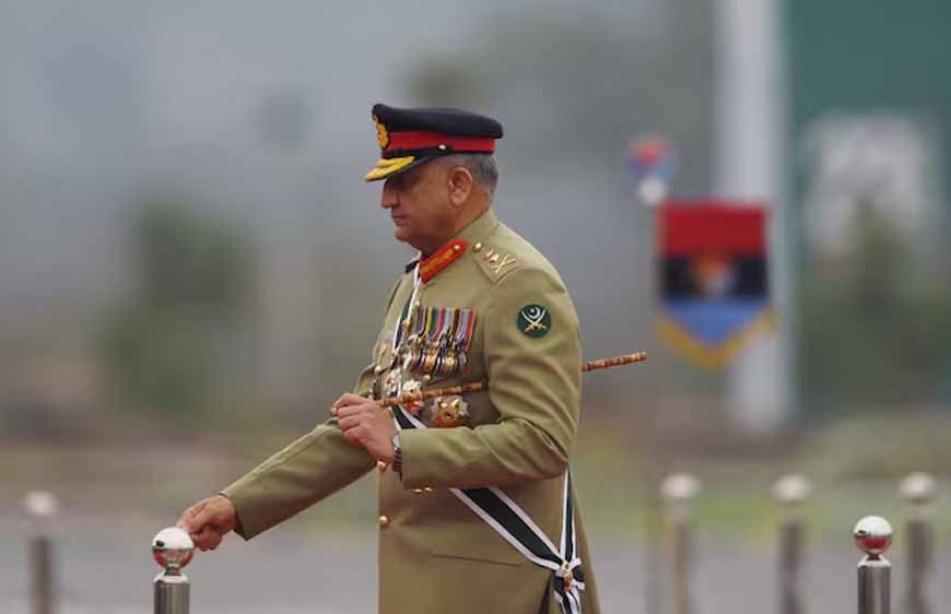 Pakistan में आर्मी जनरल की पिटाई पर बवाल, सरकार ने बताया ‘बाथरूम में फिसलने’ की कहानी