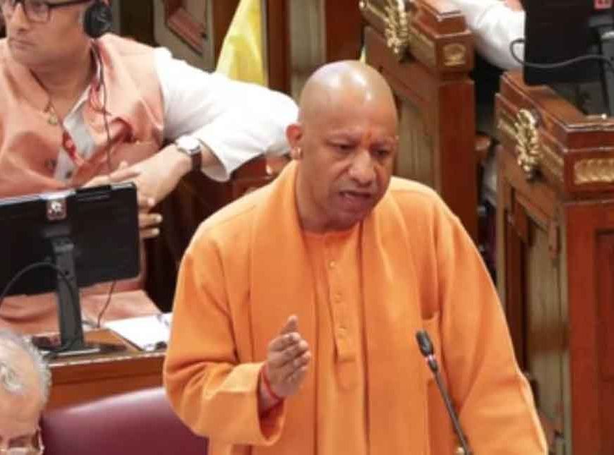 वंदे मातरम पर सख्त हुए सीएम योगी, कहा- विरोध करने वालों को नहीं रहना चाहिए यहां