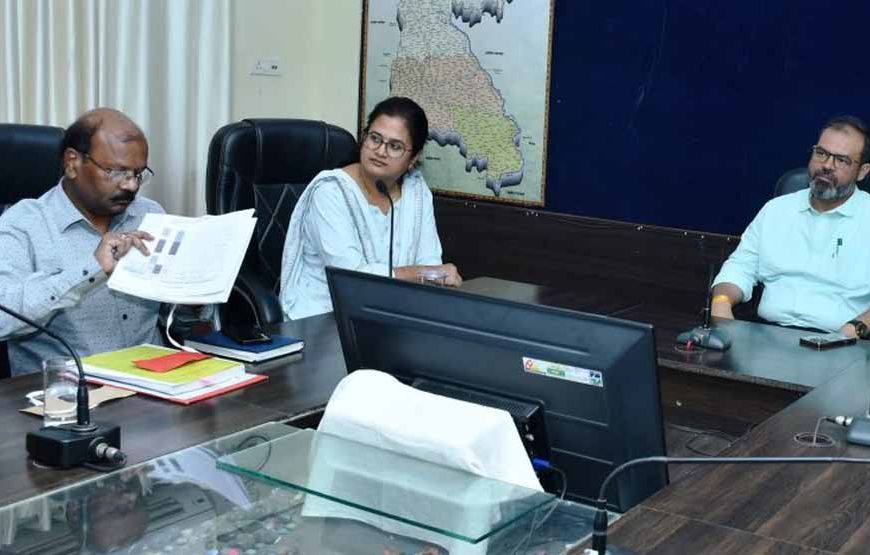 पटवारी-आरआई 15 दिन बाद काम पर लौटे, कलेक्टर की बैठक में हड़ताल समाप्त का किया ऐलान