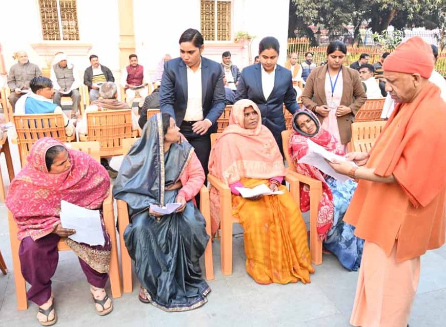 आनुष्ठानिक व्यस्तता में भी मुख्यमंत्री ने जारी रखा जनसेवा अनुष्ठान