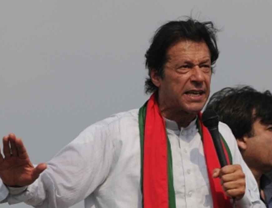 इमरान खान की आंखों पर सस्पेंस खत्म! पाक कानून मंत्री बोले—70% नजर ठीक, चश्मे से देख सकते हैं