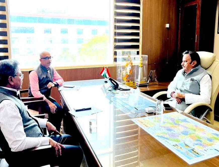 सीएचसी को एफआरयू के रूप में उन्नत करने के लिए मैनपावर की उपलब्धता सुनिश्चित करें: उप मुख्यमंत्री शुक्ल