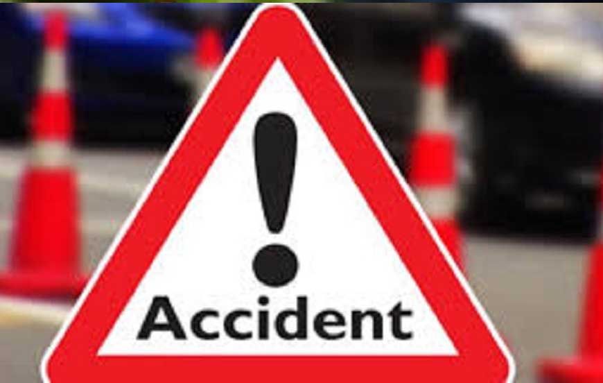 बाइकों के बीच हुई भिड़ंत में दो युवक घायल