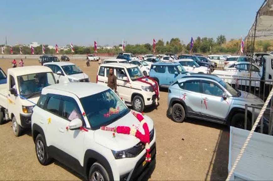 Ujjain Vikram Vyapar Mela 2026 में लग्जरी कारों की मांग आसमान पर, BMW, मर्सिडीज और जैगवार को मिली 50% टैक्स छूट