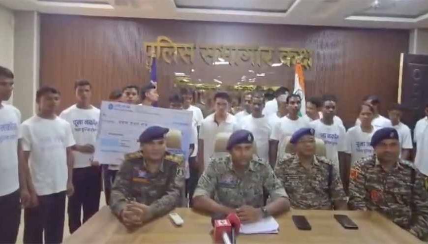 लाल आतंक की उलटी गिनती शुरू: सुकमा में 22 नक्सलियों ने किया आत्मसमर्पण, एक महिला भी शामिल