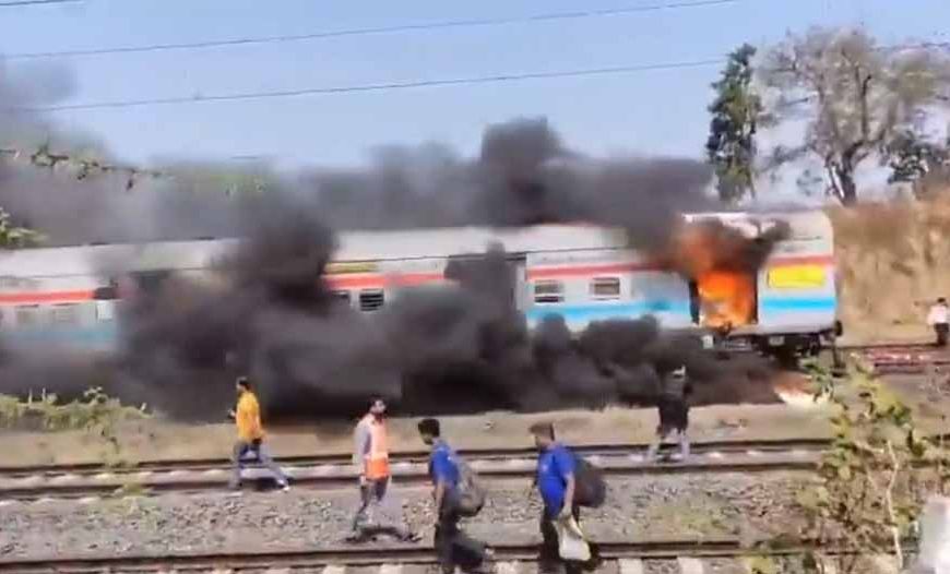 नई दिल्ली–चेन्नई ग्रैंड ट्रंक एक्सप्रेस में आग, यात्रियों में अफरा-तफरी