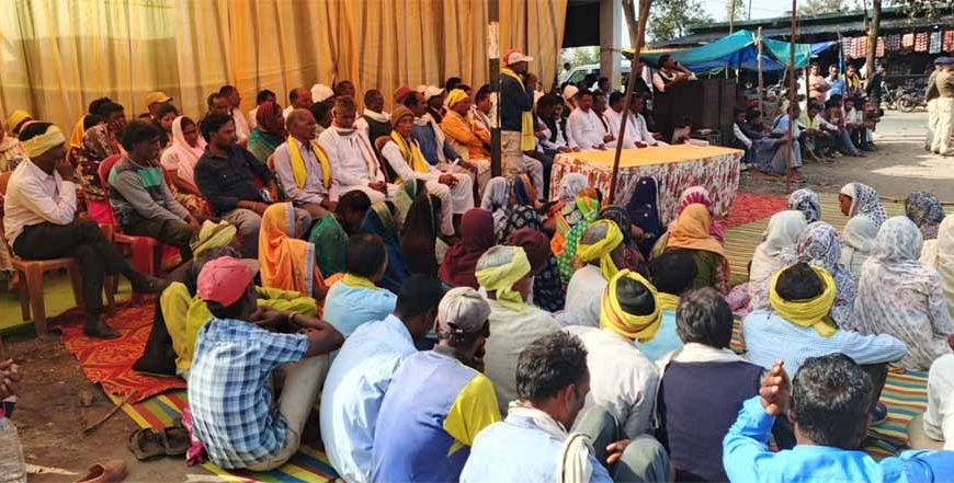 लीलाटोला में शराब दुकान हटाने को लेकर जोरदार धरना प्रदर्शन, ग्रामीणों में आक्रोश