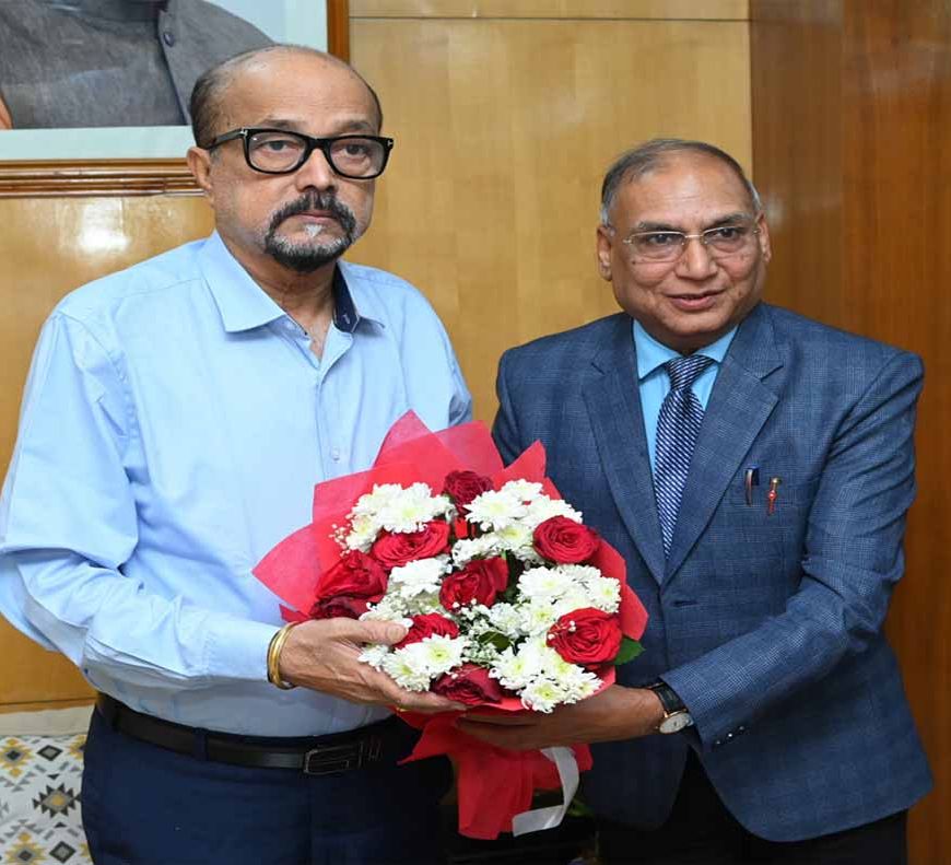 राज्यपाल  रमेन डेका से राज्य उपभोक्ता विवाद प्रतितोष आयोग के अध्यक्ष  चौरड़िया ने की सौजन्य भेंट