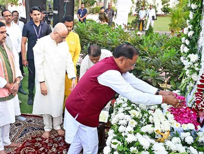 मुख्यमंत्री  विष्णुदेव साय ने  कुसुम सिन्हा को दी श्रद्धांजलि मुख्यमंत्री विष्णुदेव साय