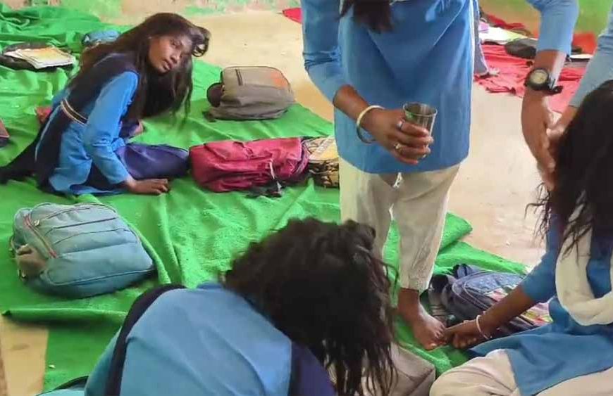 उमरिया के स्कूल में छात्राओं के झूमने से फैली दहशत, डॉक्टर बोले– नॉर्मल; ग्रामीणों ने कराई झाड़-फूंक