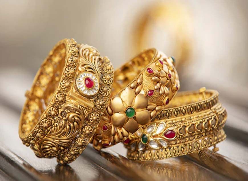 सोने-चांदी की कीमतों में तेजी, MCX पर सोना ₹1,56,134 और चांदी ₹2.45 लाख तक पहुंची