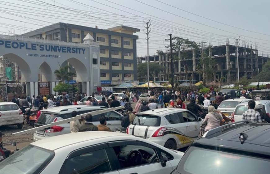 पीपुल्स यूनिवर्सिटी को बम धमकी, ईमेल में साइनाइड बम का दावा; पुलिस ने खाली कराया परिसर