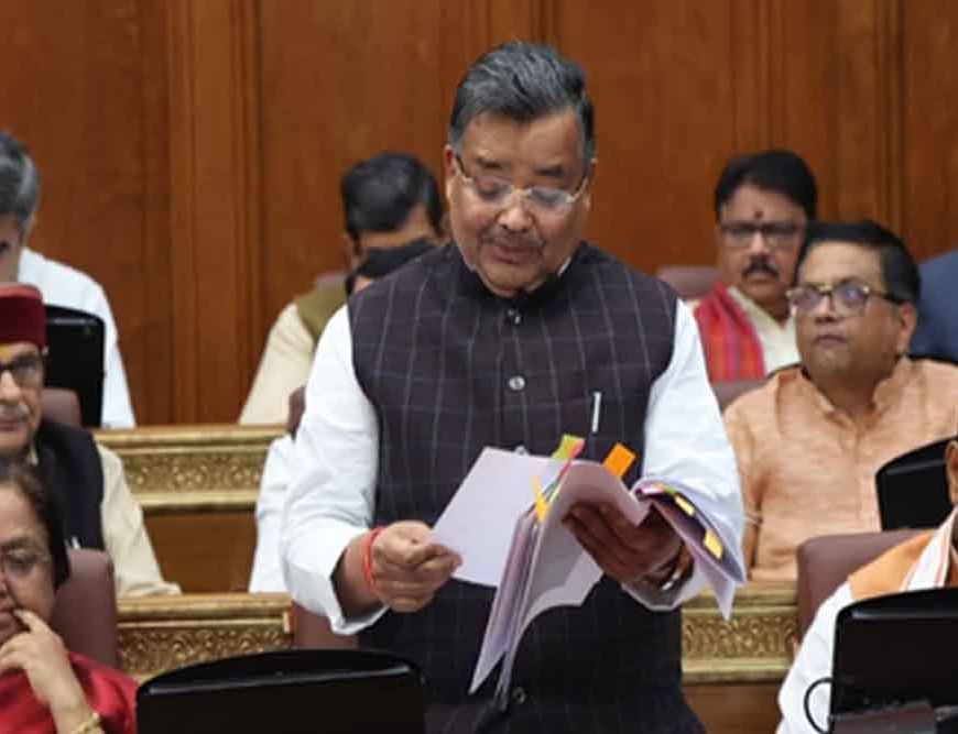 गंगा क्रूज पर विधान परिषद में हंगामा, मंत्री का जवाब—पारदर्शिता से नहीं होगा समझौता