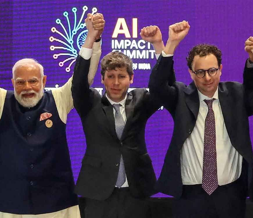 AI दिग्गजों की जंग नहीं थमी, पीएम मोदी की मौजूदगी में भी हाथ मिलाने से इनकार