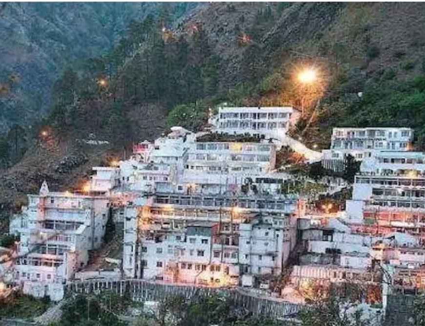 माता वैष्णो देवी मंदिर में सख्ती: भवन में वीडियो बनाने पर लगेगा प्रतिबंध, नियम तोड़ने वालों पर कड़ी कार्रवाई