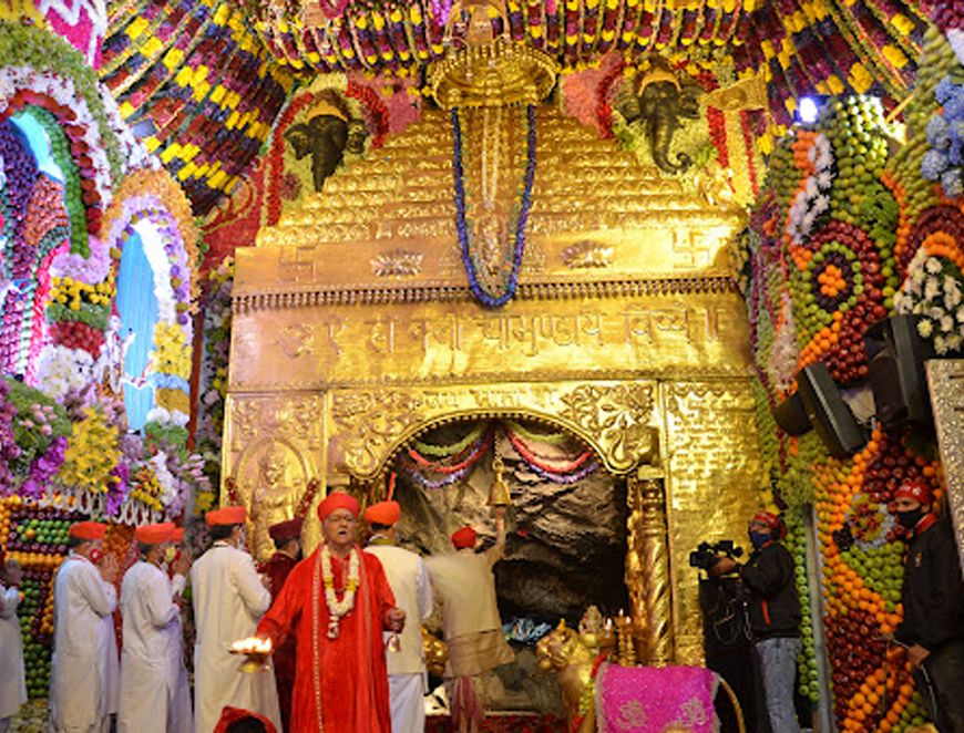 वैष्णो देवी यात्रियों के लिए बड़ा अलर्ट: भवन की वीडियो बनाई तो लगेगा भारी जुर्माना, नियम तोड़ने पर कड़ी सजा