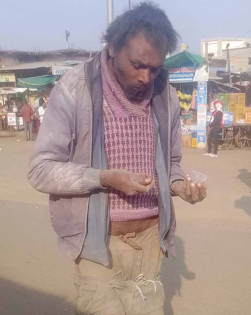 गली गली घूम रहे पागल इंसानों के लिए कोई नही हैं जिम्मेदार