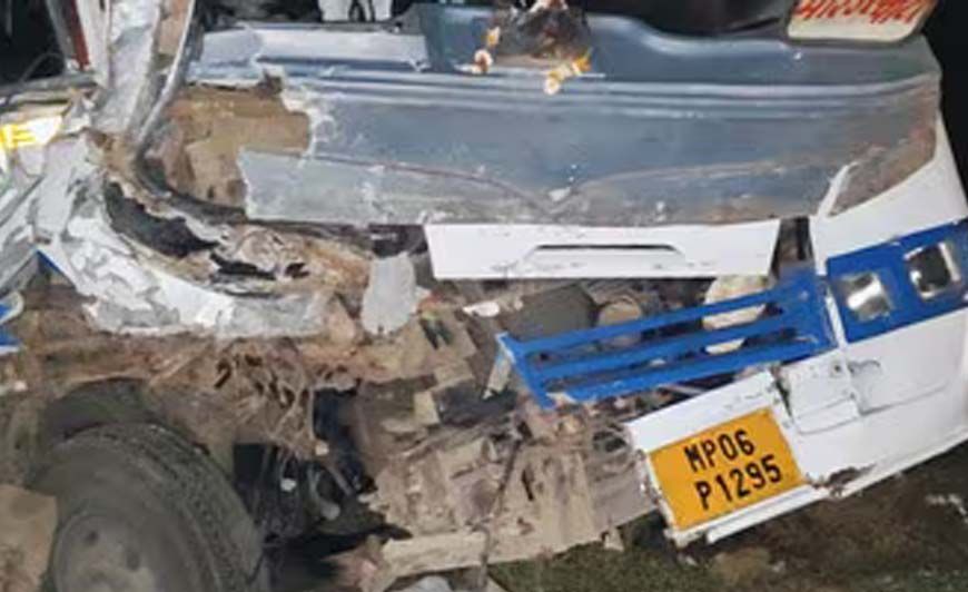 भिंड में दर्दनाक हादसा: बस और वन वाहन की भीषण टक्कर में 5 की मौत, 7 घायल