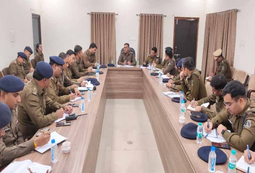 रायपुर आईजी ने ली पुलिस अधीक्षकों की बैठक, अपराध और सड़क दुर्घटनाएं रोकने के दिए सख्त निर्देश