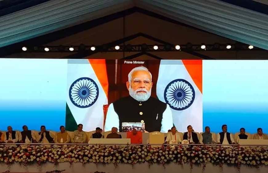 पहले चलती थीं गोलियां, अब लग रहे उद्योग’ – चिप प्लांट शिलान्यास में बोले CM योगी