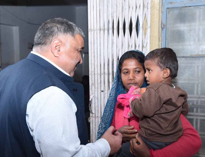 CM विष्णु देव साय के जन्मदिवस पर लखनपुर में विशेष पूजा-अर्चना, मंत्री राजेश अग्रवाल ने मरीजों को बांटे फल