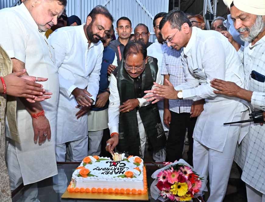 राज्य हज कमेटी एवं वक्फ बोर्ड के चेयरमेन ने दी मुख्यमंत्री को बधाई