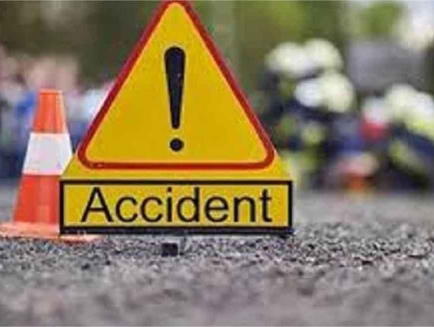 गुजरात में भीषण सड़क हादसा: तेज रफ्तार मिनीवैन डिवाइडर से टकराई, 5 की मौत, 6 घायल