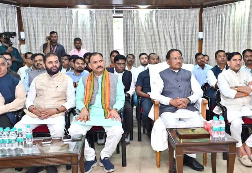 मुख्यमंत्री विष्णु देव साय ने सुनी ‘मन की बात’ की 131वीं कड़ी