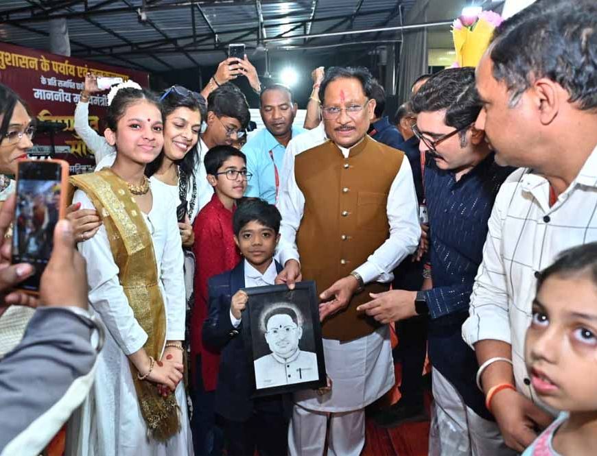 मुख्यमंत्री विष्णुदेव साय को मिलीं जन-जन की शुभकामनाएं, जन्मदिन पर मुख्यमंत्री निवास बना उल्लास का केंद्र