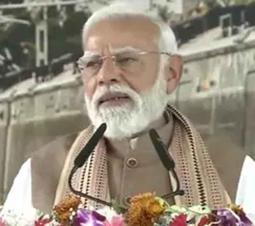 पीएम मोदी का एआई सम्मेलन में तंज: “कांग्रेस पहले से नंगी, कपड़े उतारने की क्या जरूरत”