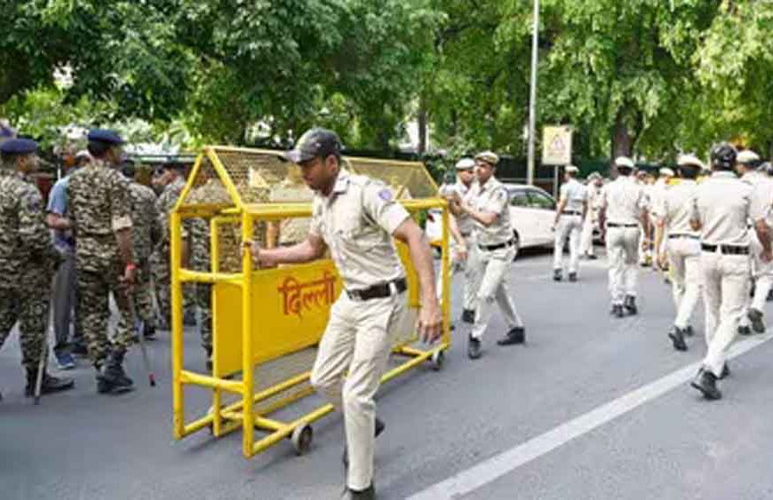 दिल्ली में हाई अलर्ट: हर गाड़ी पर निगरानी, किरायेदारों की पहचान भी कड़ी