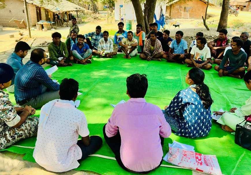 मिशन कनेक्ट से सुकमा में सुदृढ़ हुआ जनविश्वास : इमली के पेड़ तले सजी चौपाल