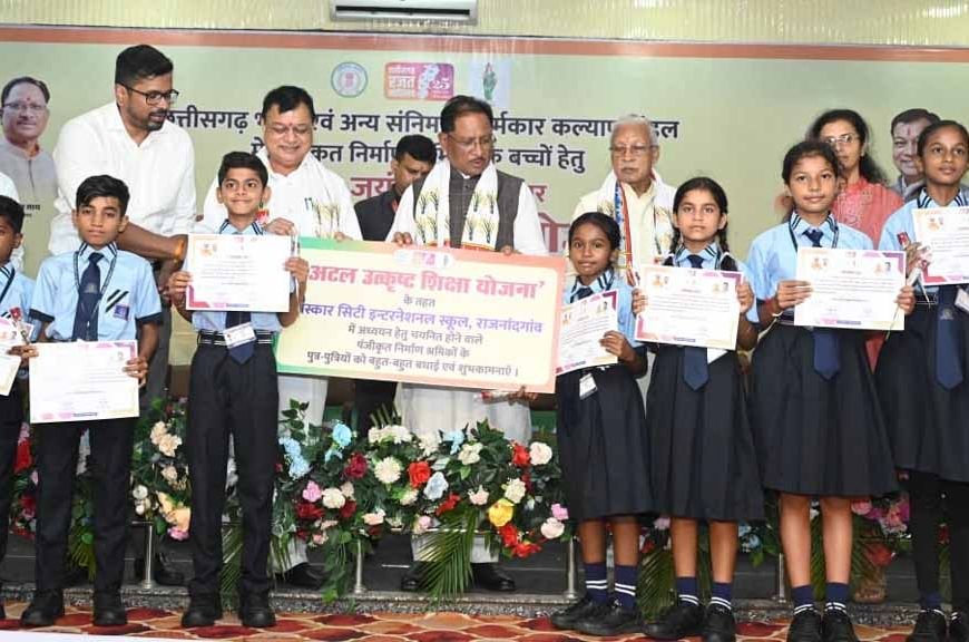 जगदलपुर के श्रमिक की बेटी डिंपल कश्यप अब संस्कार सिटी स्कूल में संवार रही अपना भविष्य