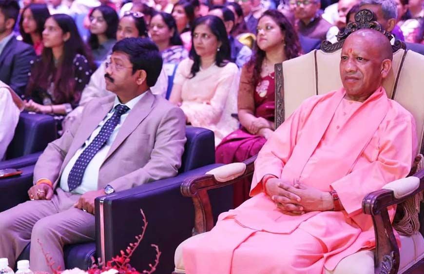 सिंगापुर में गूंजा नारा “योगी हैं तो यूपी है”