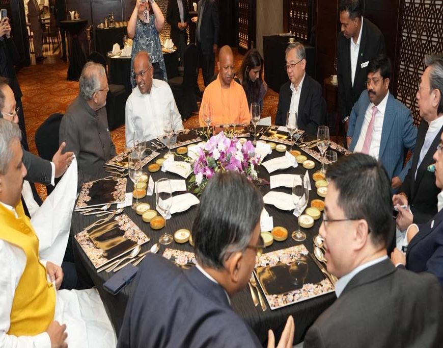 सीएम योगी ने सिंगापुर के उप-प्रधानमंत्री व गृह मंत्री से की मुलाकात, निवेश के लिए दी आमंत्रण