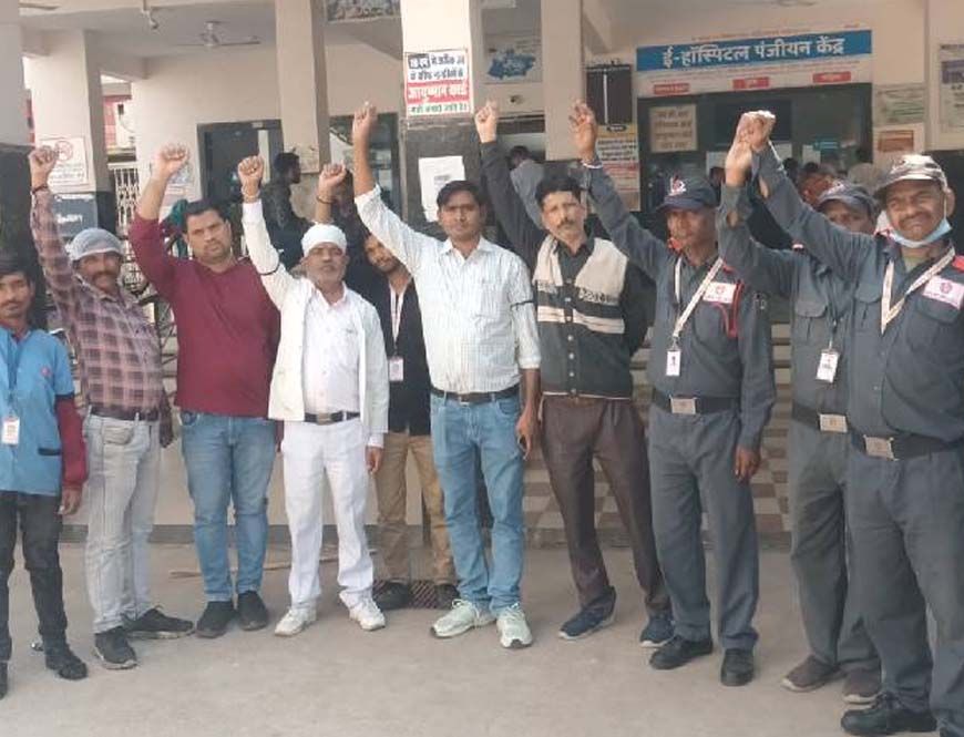 भोपाल में 30 हजार आउटसोर्स स्वास्थ्य कर्मियों का प्रदर्शन, जेपी परिसर में जुटे कर्मचारी, हड़ताल से स्वास्थ्य सेवाएं प्रभावित