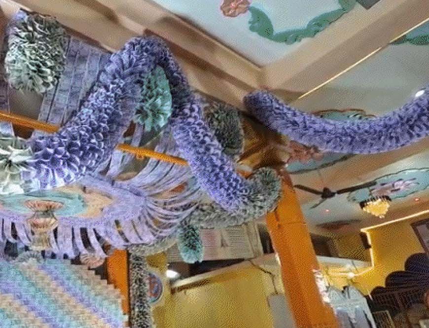 उज्जैन के शिव मंदिर को 1.31 करोड़ के नोटों से सजाया, भगवान का मुकुट और माला भी बने नोटों से