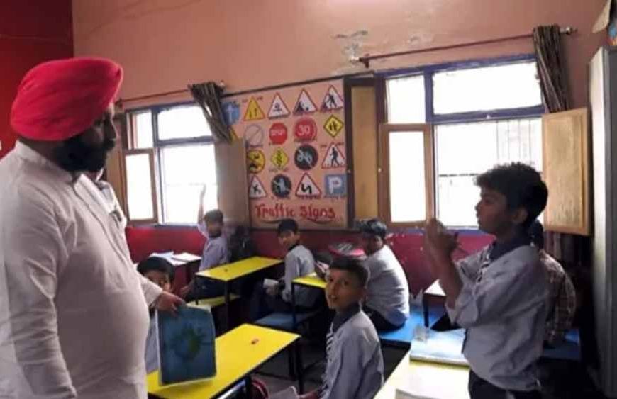 स्कूल में रेनोवेशन कार्य देखने पहुंचे शिक्षा मंत्री हरजोत, टीन शेड में कक्षा लगी देख कर मांगी माफी