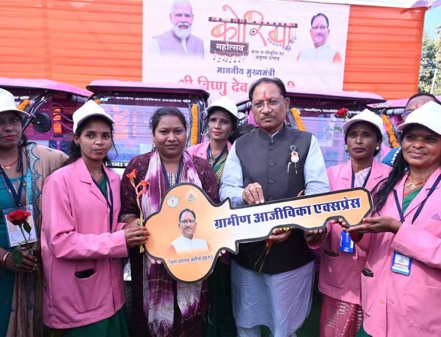 ई-रिक्शा से बच्चों को विद्यालय पहुंचाकर स्वावलंबन की मिसाल बनीं गीता दीदी