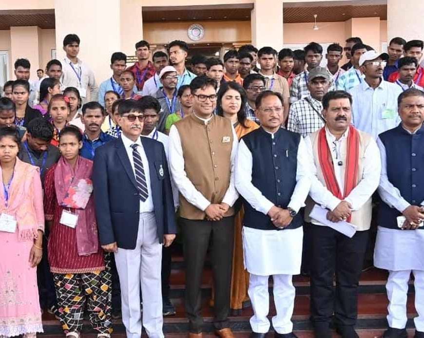 नए विश्वास के साथ आगे बढ़ रहे पुनर्वासित युवा: विधानसभा में समझी जनतांत्रिक प्रणाली