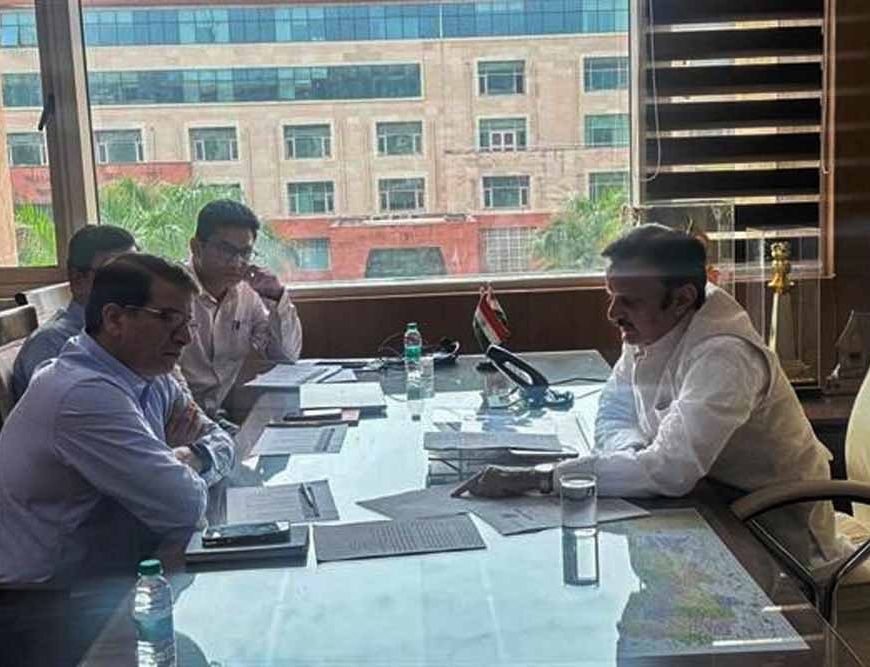 रीवा में विमानन सेवाओं के विस्तार और सुदृढ़ीकरण कार्यों की उप मुख्यमंत्री  शुक्ल ने की समीक्षा