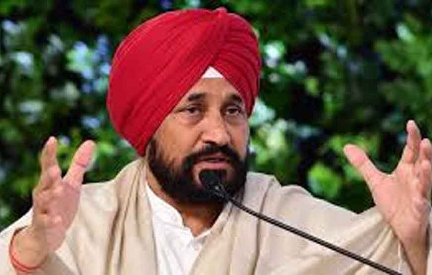 राहुल गांधी को बताया ‘असली हीरो’, चन्नी का शायराना हमला—‘काले अंग्रेज’ लूट रहे पंजाब